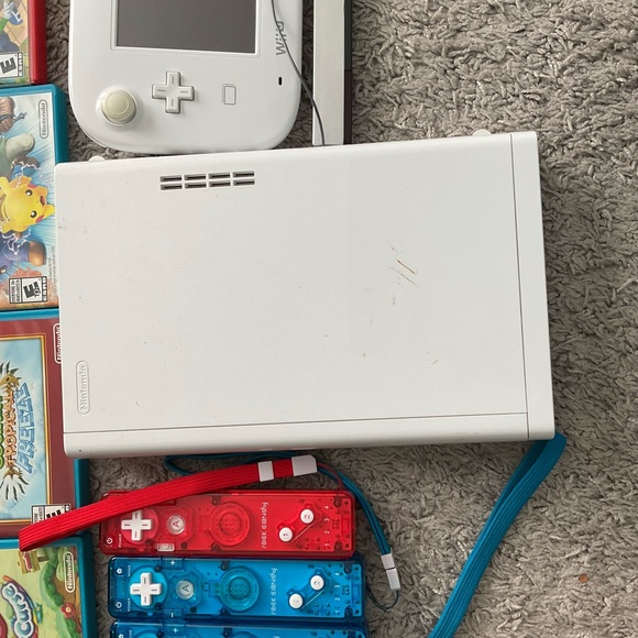 Used WII U noticeable marks and scratches. - Picture 3 of 4